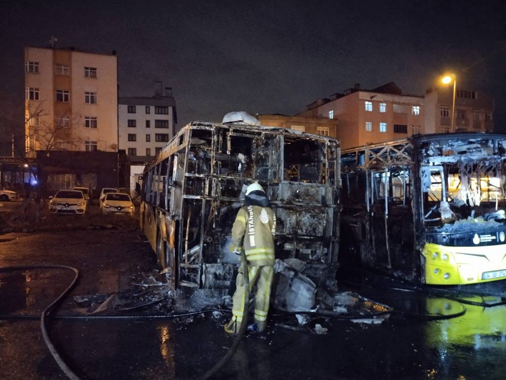 İstanbul Tuzlada 3 otobüs alev alev yandı Ankara Masası