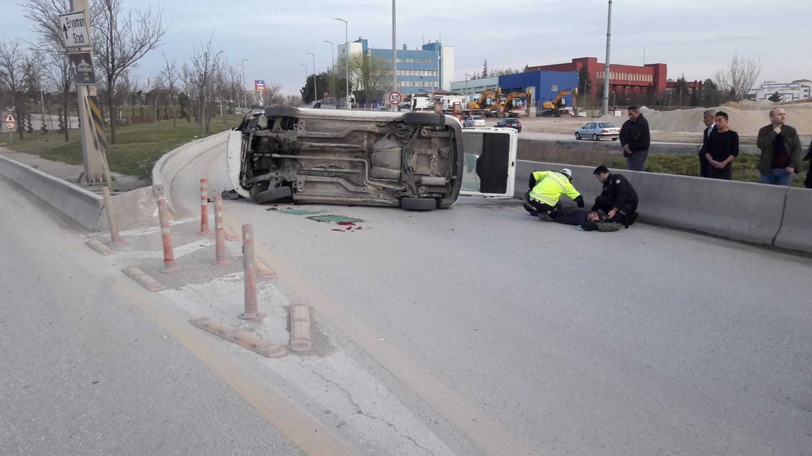 Ankara Ayaş yolunda otomobil takla attı