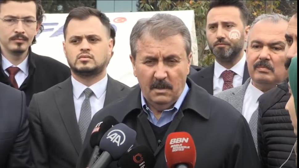 Mustafa Destici Düzce'de deprem bölgesini ziyaret etti