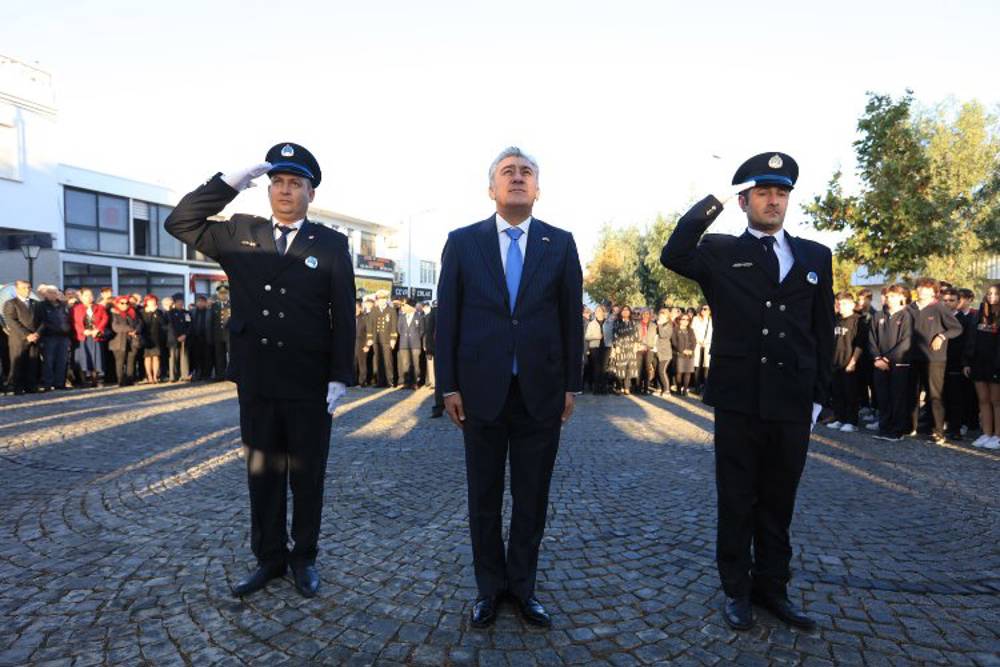 İzmir Güzelbahçe Ata'sını andı