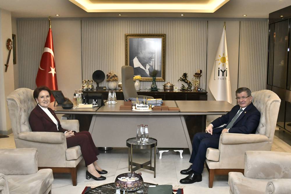 Davutoğlu'ndan Akşener'e ziyaret