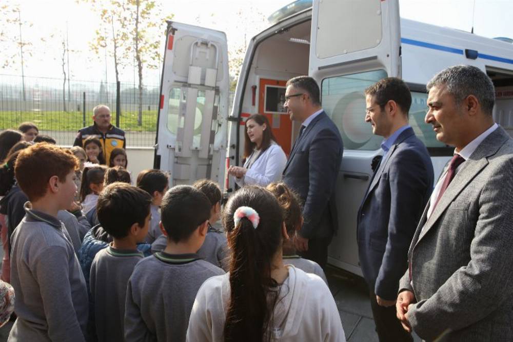 Manisa'da minikler 'ambulans' ile tanıştı