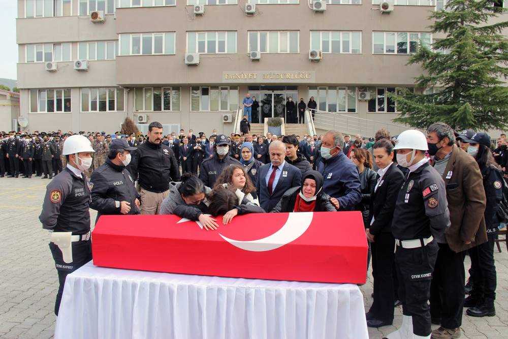 Muğla'da silahın kazara ateş alması sonucu polis memuru Aytaç Babayiğit şehit oldu