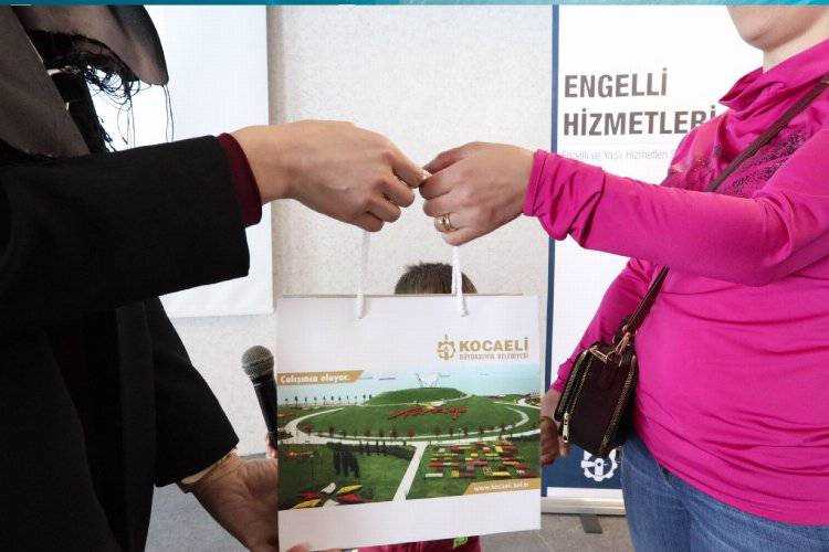 Kocaeli'de otizm tanılı bireylere probiyotik ürünler teslim edildi