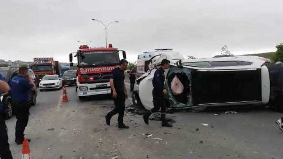 Sabiha Gökçen bağlantı yolunda 3 araç birbirine girdi: 2 yaralı