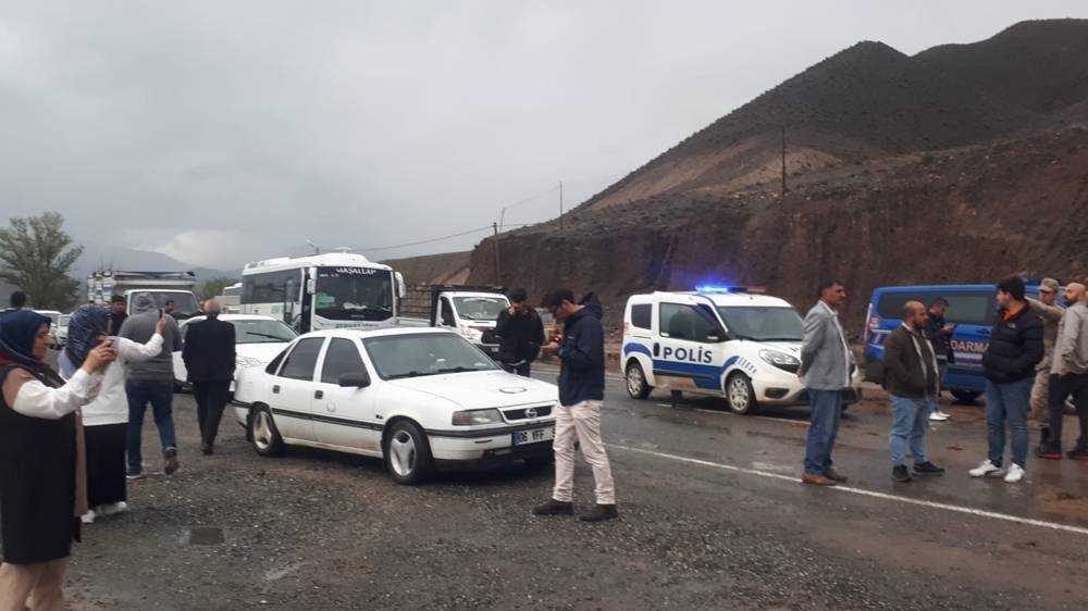 Yağmur sonrası heyelan! Iğdır-Erzurum yolu kapandı