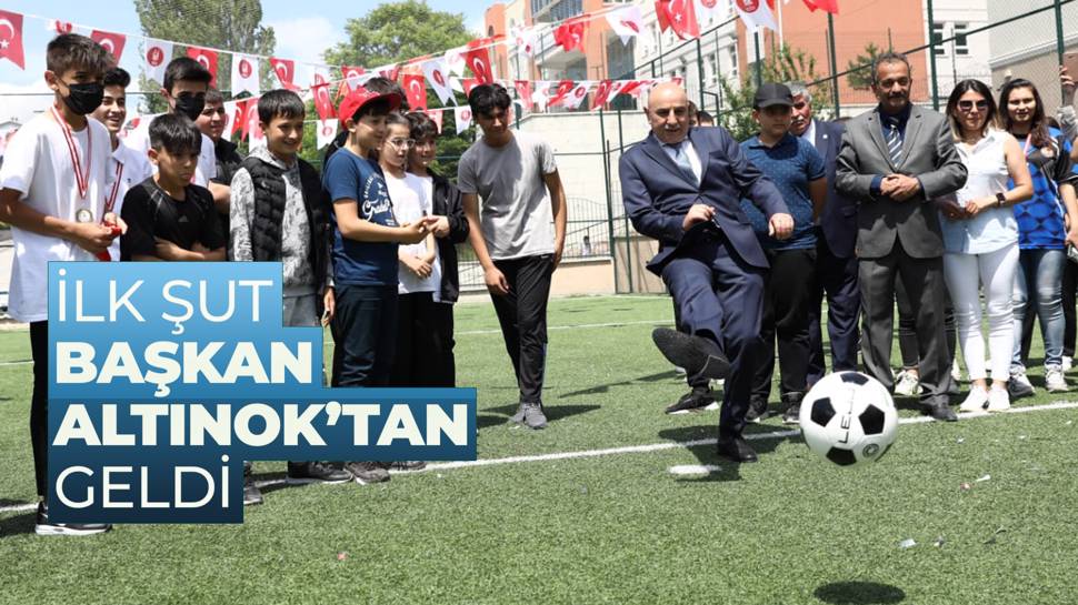 Keçiören'de bir halı saha da Abdurrahim Karakoç Anadolu Lisesine kazandırıldı