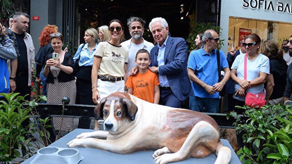 Şişli Belediyesi sokak köpeğinin heykelini dikti