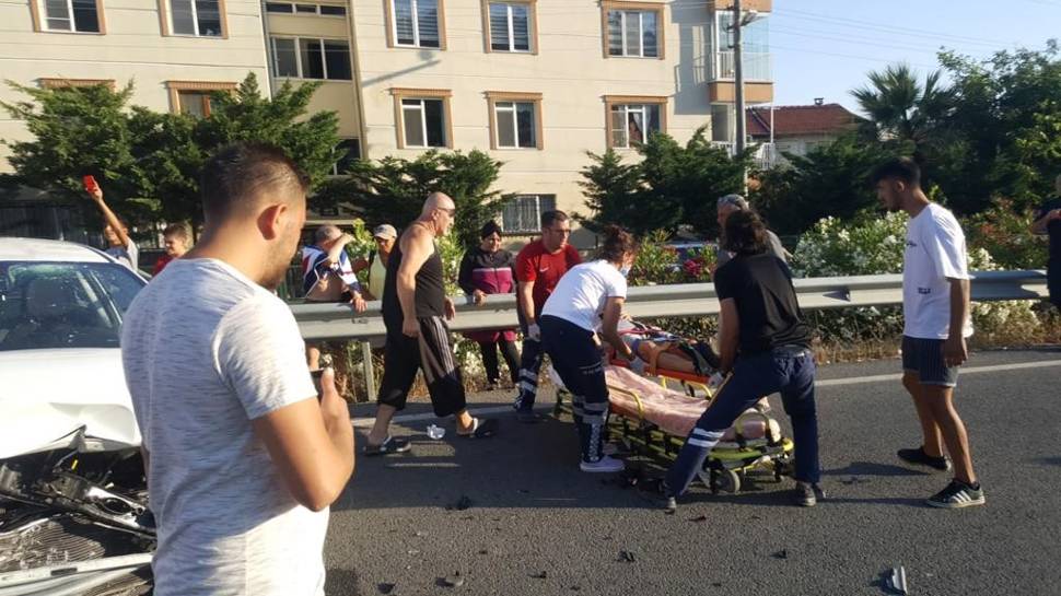 Balıkesir’de Zincirleme Trafik Kazası: 4 Yaralı