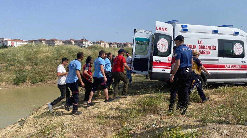 Serinlemek için gölete giren çocuk boğuldu