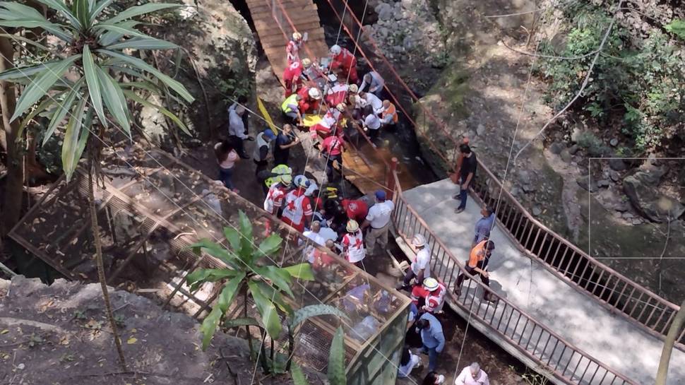 Meksika’da açılışı yapılan asma köprü koptu: 25 yaralı