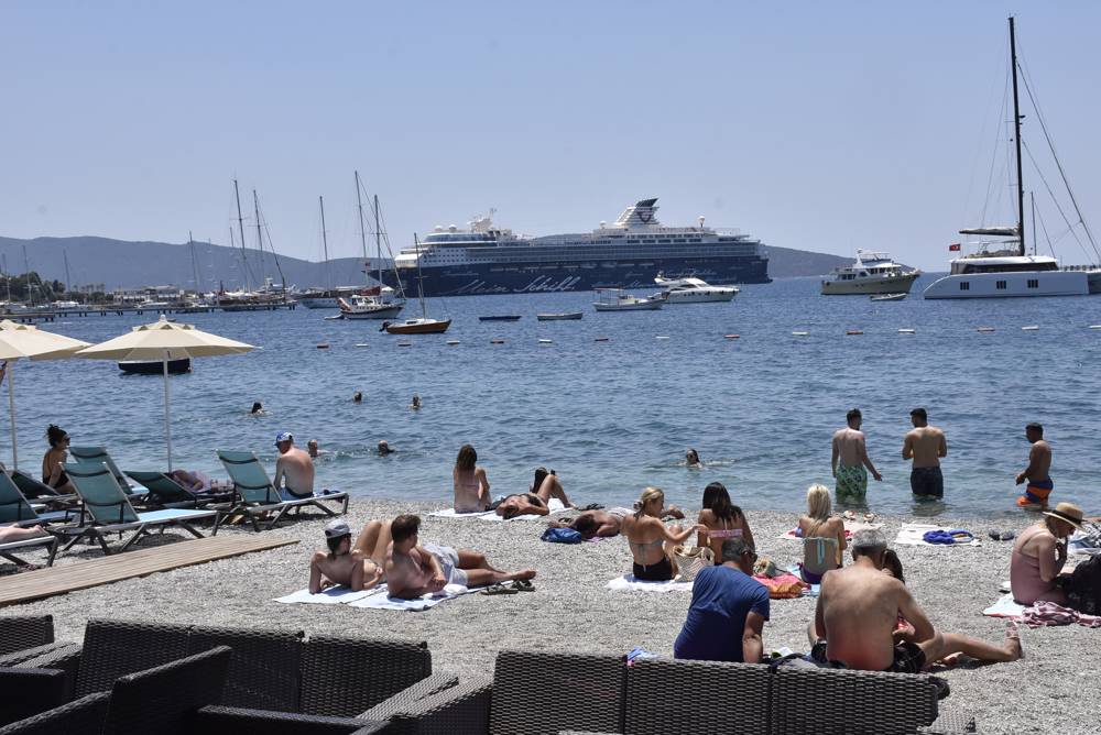 Mein Schiff Herz isimli kruvaziyerle gelen yolcular Bodrum'u gezdi