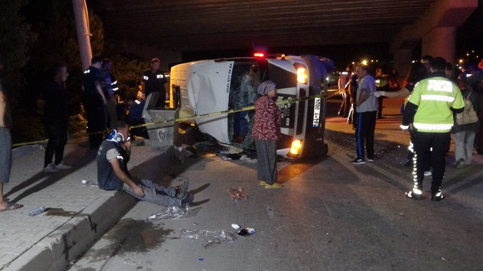 Tarım işçilerini taşıyan minibüs devrildi: 1 ölü, 3'ü ağır 14 yaralı