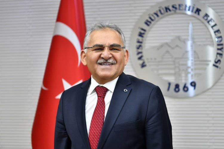 YKS şampiyonlarına Büyükkılıç'tan tebrik