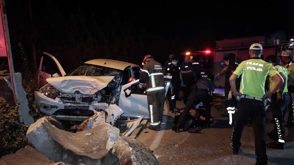 Bursa'daki kazada 1 kişi öldü 2 kişi ağır yaralandı