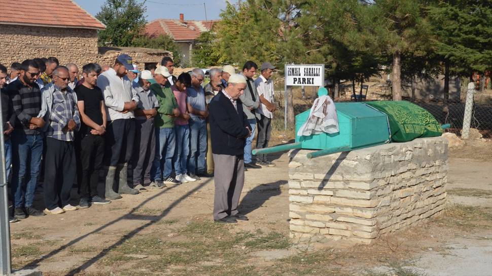 Karaman'da köpek saldırısı sonucu ölen kadın toprağa verildi