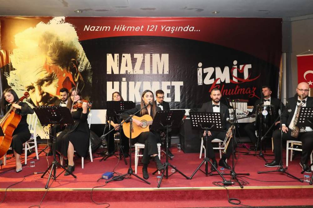 Nazım Hikmet, 121’inci doğum gününde İzmit'te şiirlerle anıldı