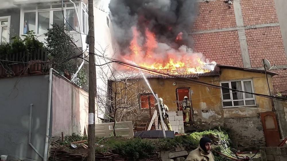 İstanbul'da korkutan yangın