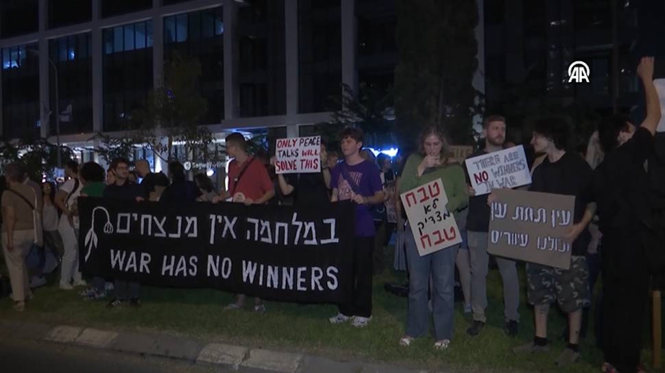 Gazze'de ateşkes isteyen İsrailliler, Tel Aviv'de yine gösteri düzenledi