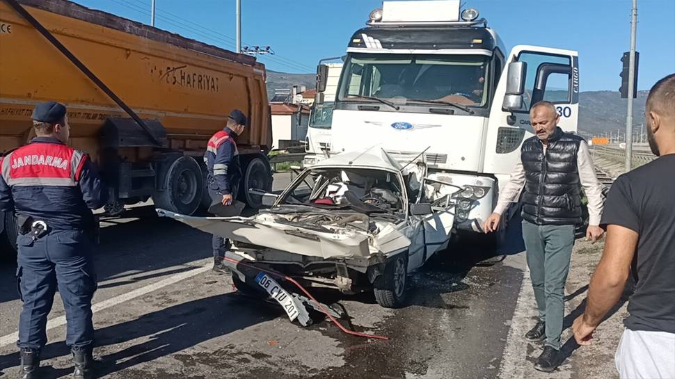 Sakarya'da meydana gelen zincirleme trafik kazasında 4 kişi yaralandı