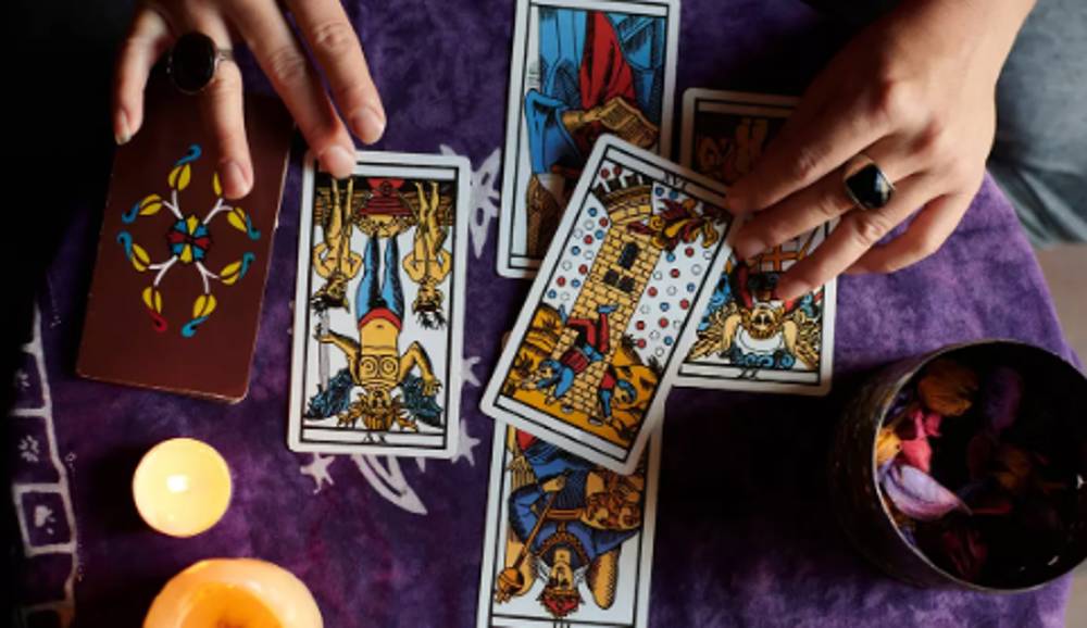 Tarot kartlarında kupa 8'lisi anlamı nedir?