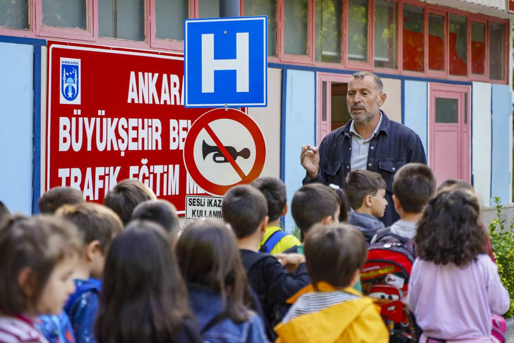 Başkentli miniklere trafik pistinde dersler verildi!