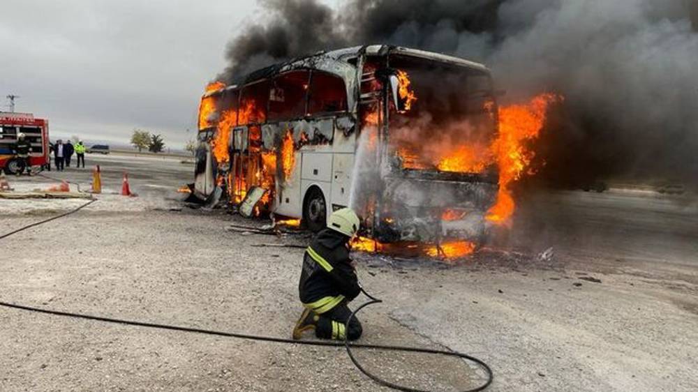 Konya'da yolcu otobüsü alev alev yandı