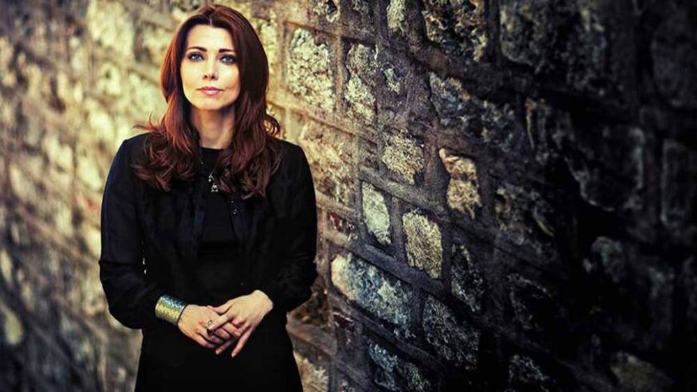 Elif Şafak kimdir?