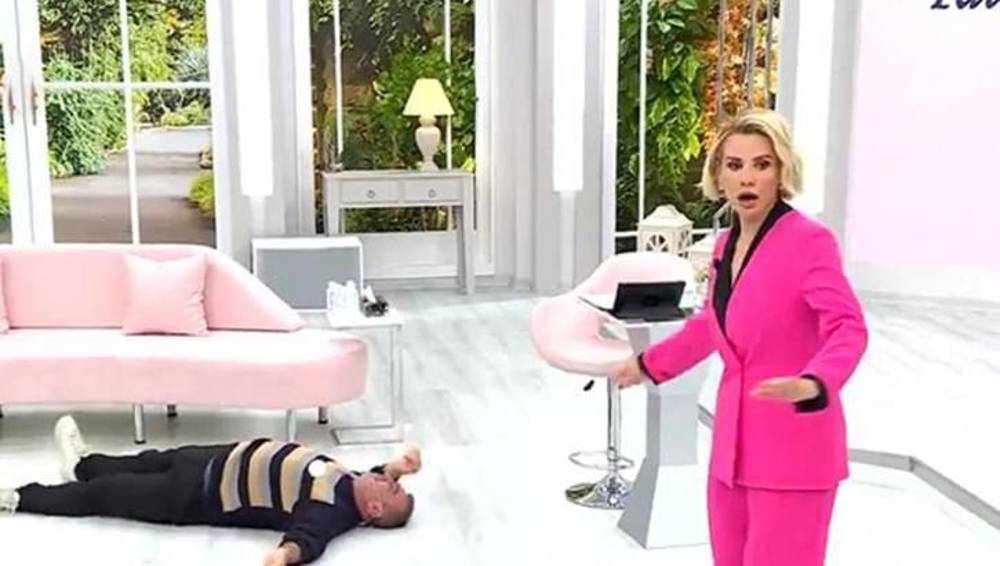 Esra Erol'un programında ilginç anlar: O kelimeyi duyunca bayıldı