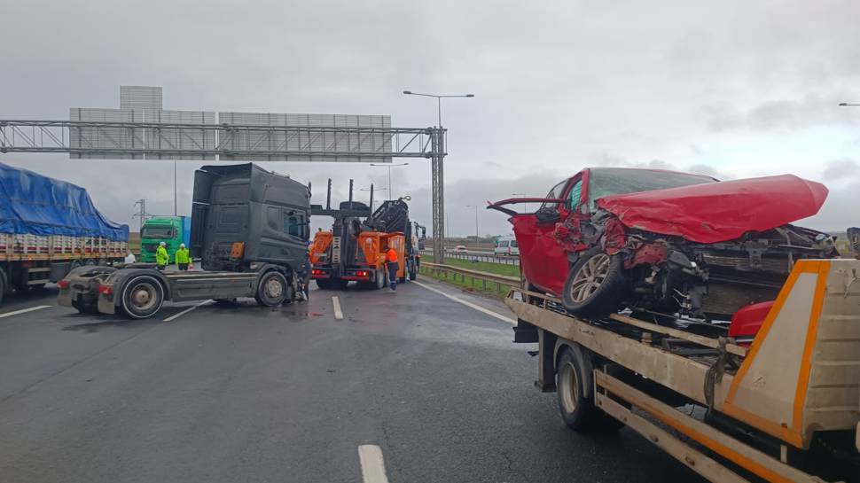 İstanbul'da TIR kabusu yaşattı... Çok sayıda yaralı var...