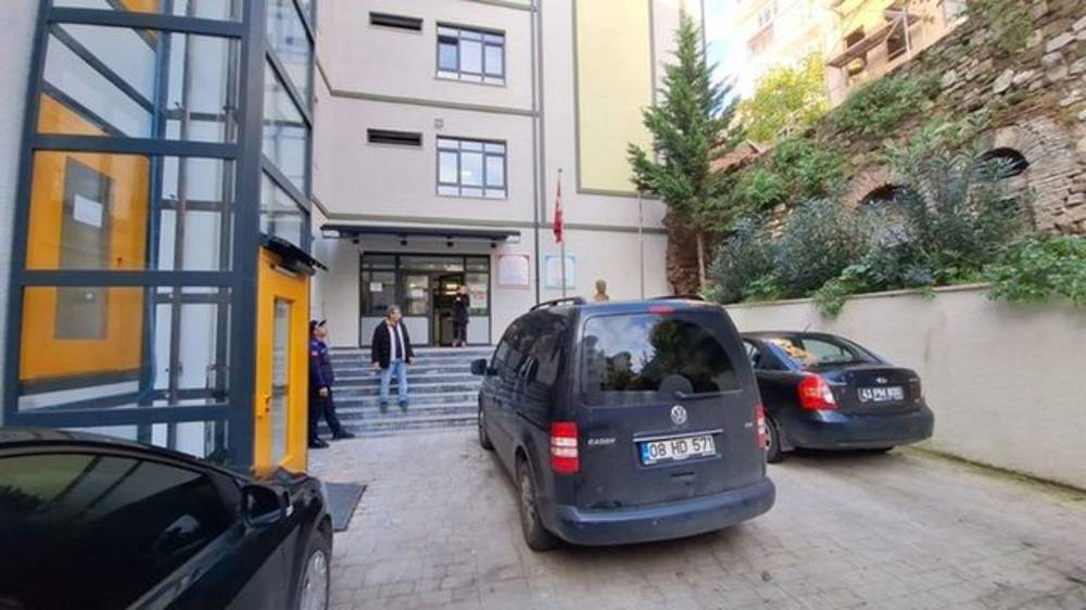 Kocaeli'de faciadan dönüldü: 3 binadaki 23 daire ile 6 iş yeri boşaltıldı