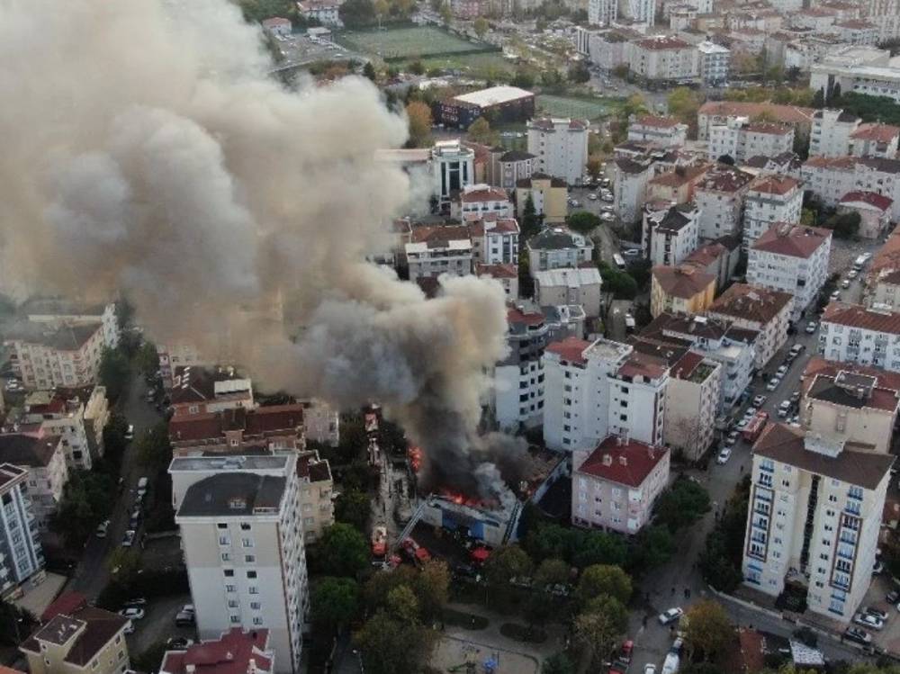 Küle döndü! İstanbul'da kahve imalathanesinde yangın