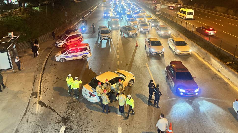 Makas atan trafik magandasının neden olduğu kazada görüntülendi...