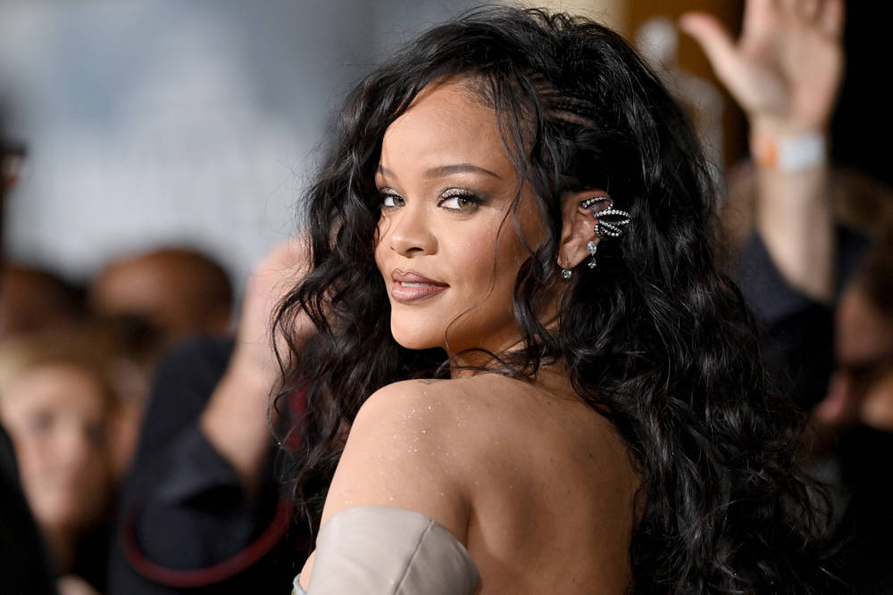 Rihanna Kimdir? İşte Rihanna Biyografisi...