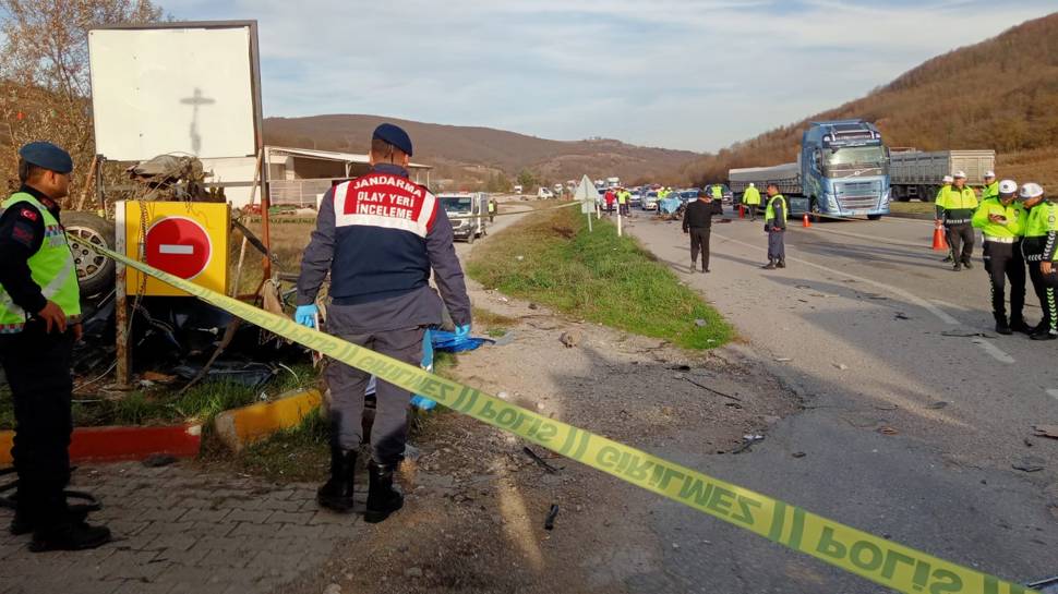 Samsun’da otomobil yolcu otobüsüyle çarpıştı; 2 ölü, 3 yaralı