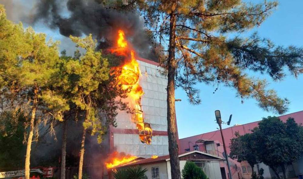 Adana’daki hastanenin arşiv deposundaki yangına ilişkin iki çocuk gözaltına alındı