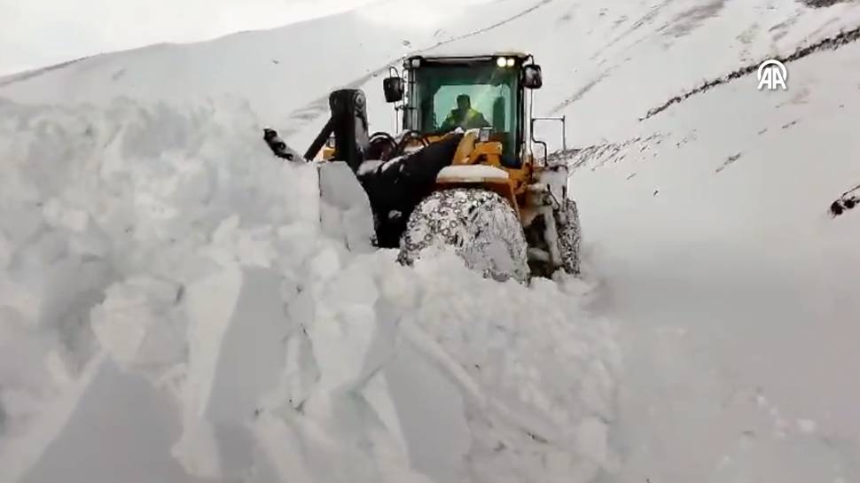 Hakkari kara gömüldü!