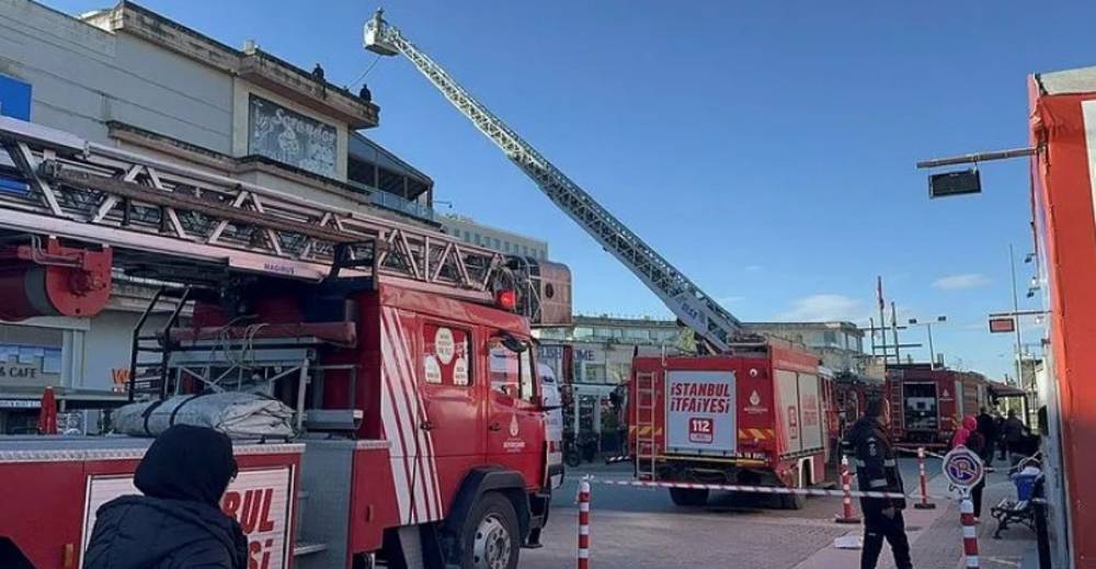 İstanbul'da alışveriş merkezinde yangın!