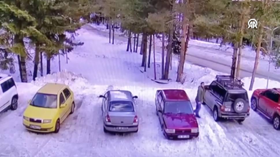 Çankırı'da deprem anı kameralara yansıdı