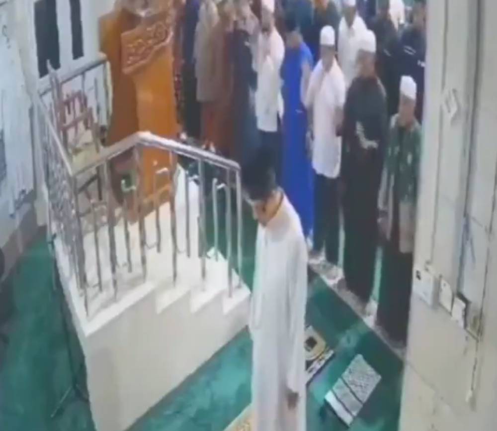 İmam namaz kıldırırken hayatını kaybetti