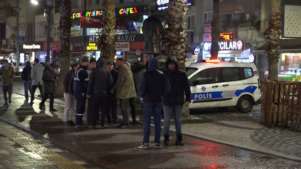 Alkollü şahıs, kendisini uyaran baba ve 2 oğlunu bıçakladı