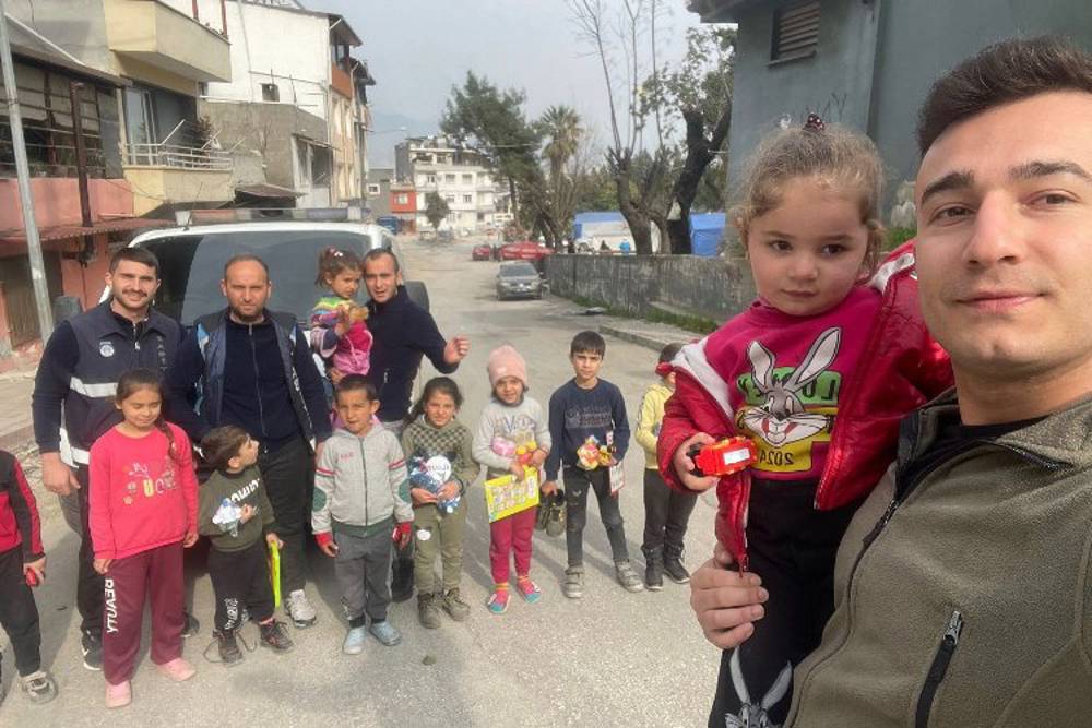 Gölcük afet bölgesinde seferberliği sürdürüyor