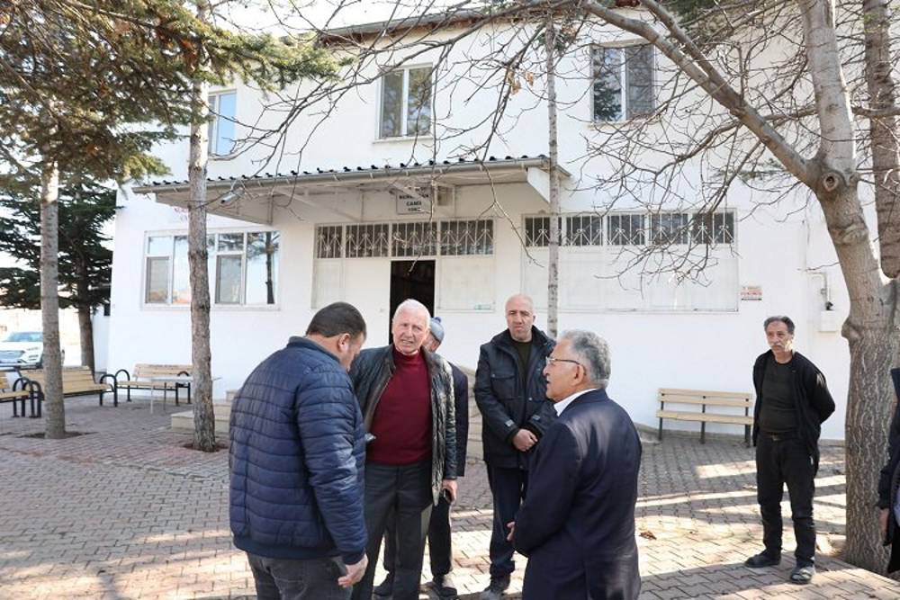 Memduh Büyükkılıç'tan depremzedelere ziyaret