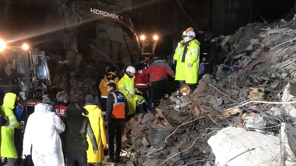 Elazığ'da arama çalışmaları tamamlandı, son kişinin de cansız bedenine ulaşıldı