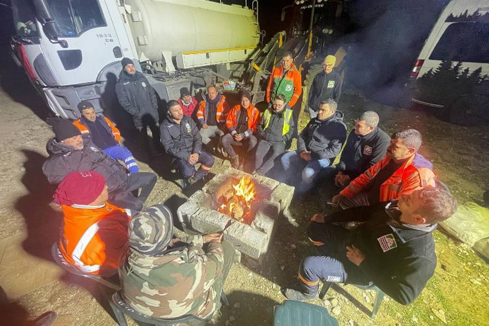 Foça Belediyesi Hatay'da seferber