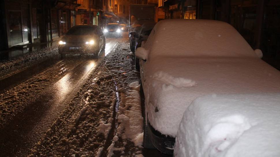 Bayburt’ta kar yağışı etkili oldu