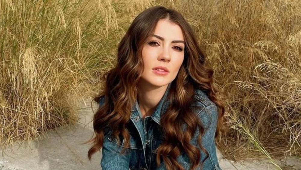 Burcu Özberk kimdir?