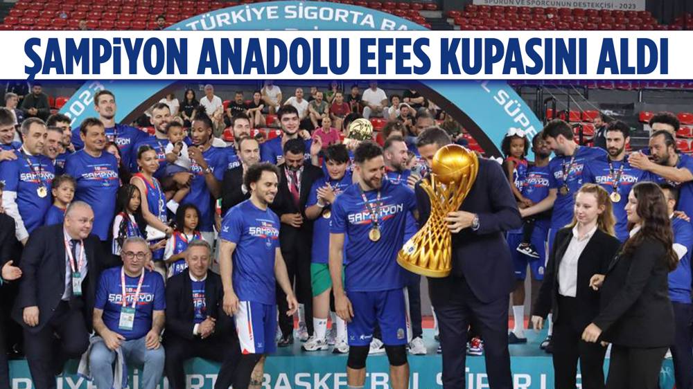 Anadolu Efes kupasını aldı