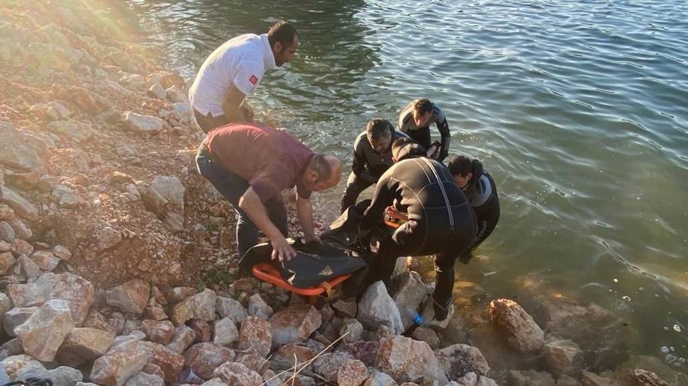 Baraj gölünde kaybolan öğretmenin cesedine ulaşıldı