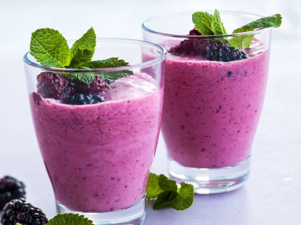 Kendini İyi Hisset: Yeşil Çaylı Böğürtlenli Smoothie